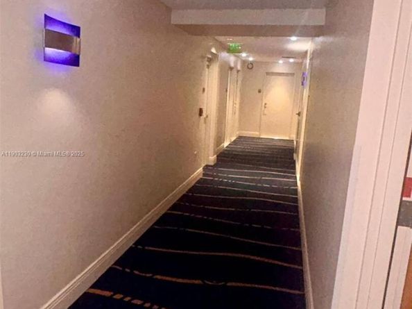 185 SW 7 St 1802, Miami FL 33130