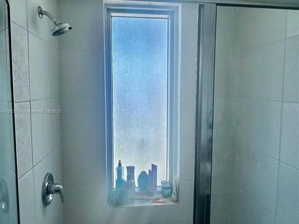 185 SW 7 St 1802, Miami FL 33130