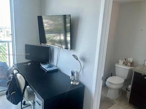 185 SW 7 St 1802, Miami FL 33130