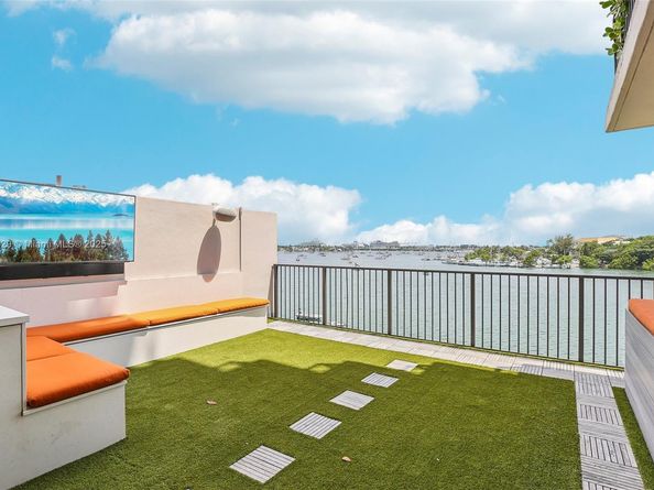 1000 Venetian Way TH101, Miami FL 33139