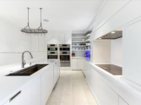 1000 Venetian Way TH101, Miami FL 33139