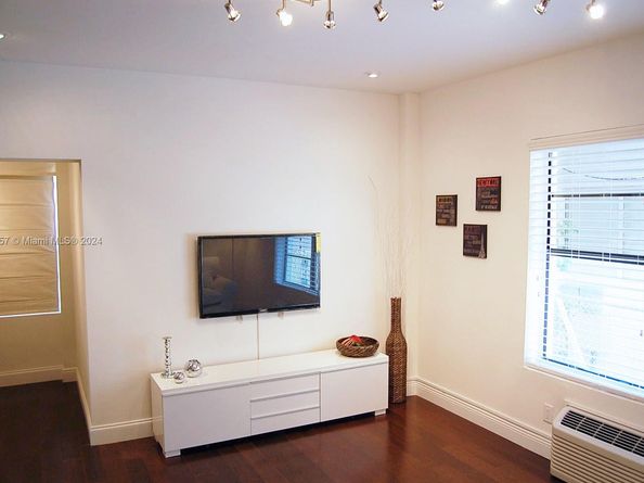 934 Michigan Ave 105, Miami Beach FL 33139