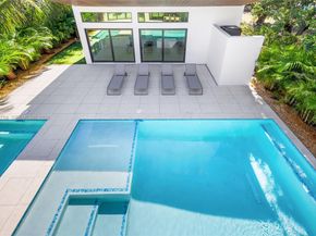 290 NW 48th St, Miami FL 33127