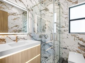 290 NW 48th St, Miami FL 33127