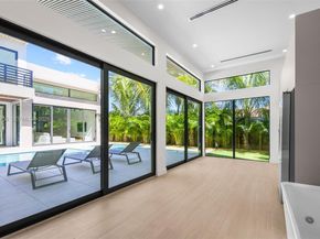 290 NW 48th St, Miami FL 33127