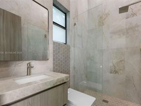 290 NW 48th St, Miami FL 33127