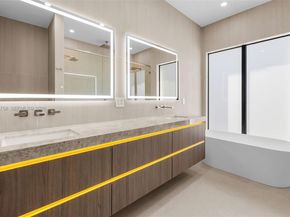 290 NW 48th St, Miami FL 33127