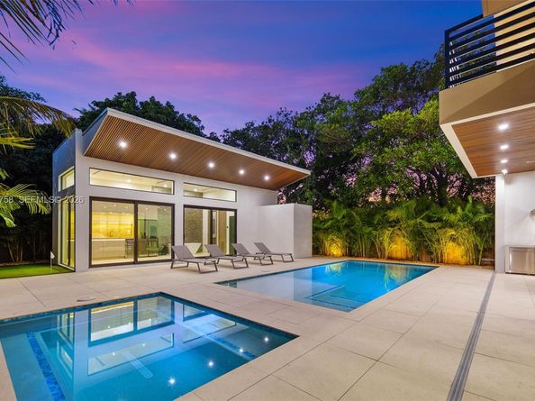 290 NW 48th St, Miami FL 33127