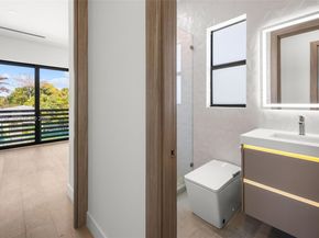 290 NW 48th St, Miami FL 33127