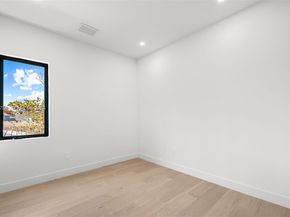 290 NW 48th St, Miami FL 33127