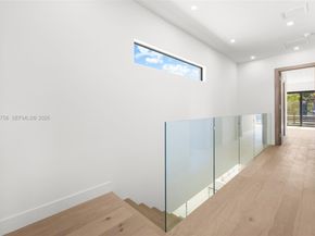 290 NW 48th St, Miami FL 33127