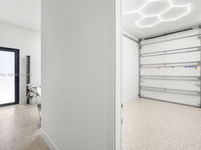 290 NW 48th St, Miami FL 33127