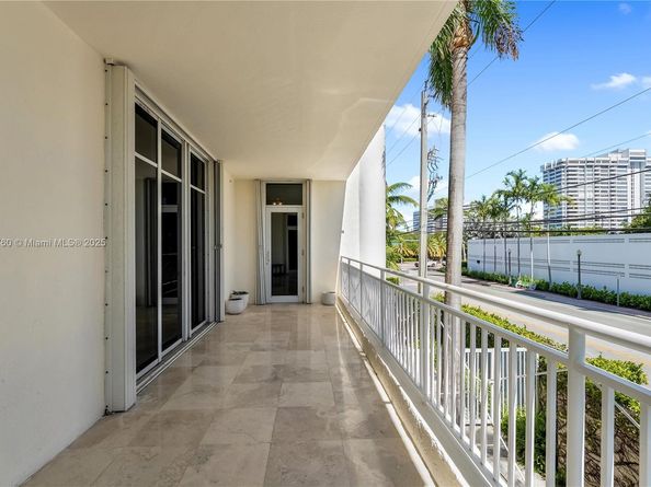 1 Century Ln 202, Miami Beach FL 33139