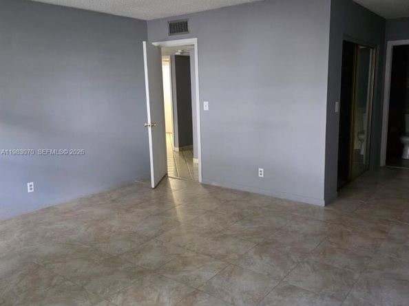 2061 NW 47th Ter 111, Lauderhill FL 33313