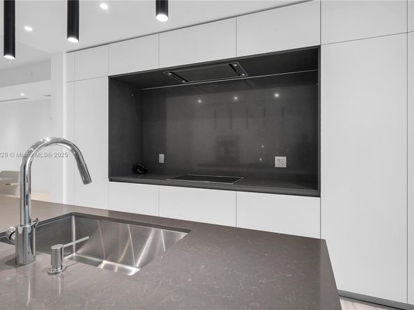 300 Biscayne Boulevard Way #2804 2804, Miami FL 33131