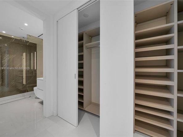 300 Biscayne Boulevard Way #2804 2804, Miami FL 33131