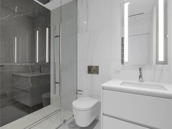 300 Biscayne Boulevard Way #2804 2804, Miami FL 33131