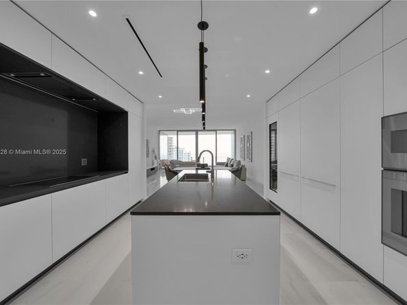 300 Biscayne Boulevard Way #2804 2804, Miami FL 33131