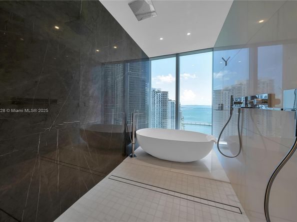 300 Biscayne Boulevard Way #2804 2804, Miami FL 33131