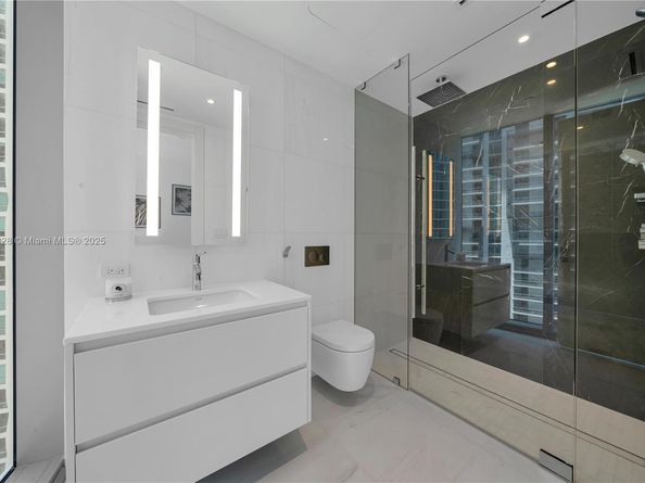 300 Biscayne Boulevard Way #2804 2804, Miami FL 33131