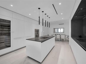 300 Biscayne Boulevard Way #2804 2804, Miami FL 33131