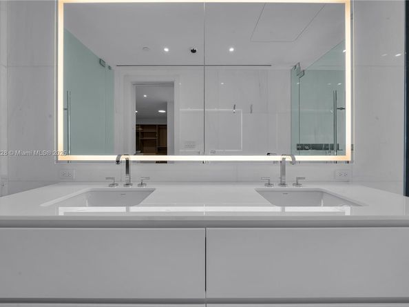 300 Biscayne Boulevard Way #2804 2804, Miami FL 33131