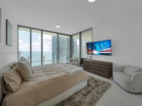 300 Biscayne Boulevard Way #2804 2804, Miami FL 33131
