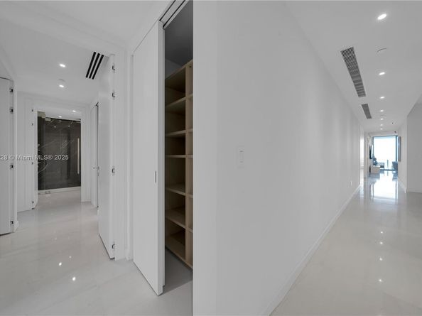 300 Biscayne Boulevard Way #2804 2804, Miami FL 33131