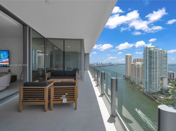 300 Biscayne Boulevard Way #2804 2804, Miami FL 33131
