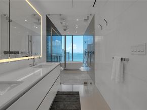 300 Biscayne Boulevard Way #2804 2804, Miami FL 33131