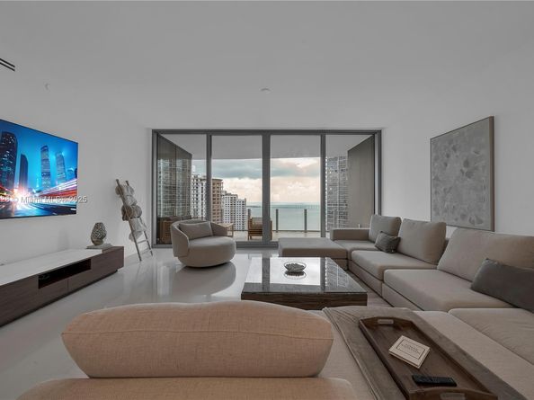 300 Biscayne Boulevard Way #2804 2804, Miami FL 33131