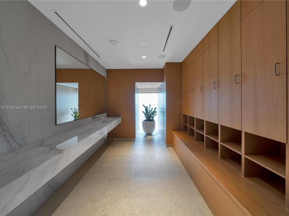 300 Biscayne Boulevard Way #2804 2804, Miami FL 33131