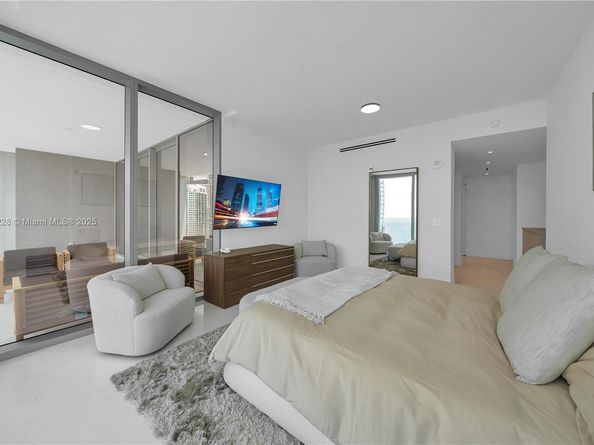 300 Biscayne Boulevard Way #2804 2804, Miami FL 33131