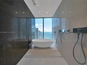 300 Biscayne Boulevard Way #2804 2804, Miami FL 33131