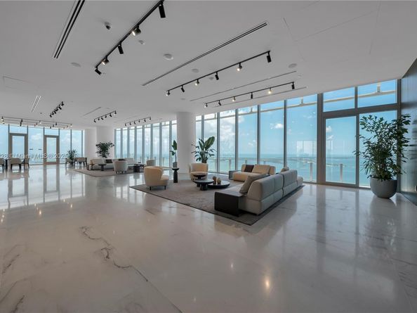300 Biscayne Boulevard Way #2804 2804, Miami FL 33131