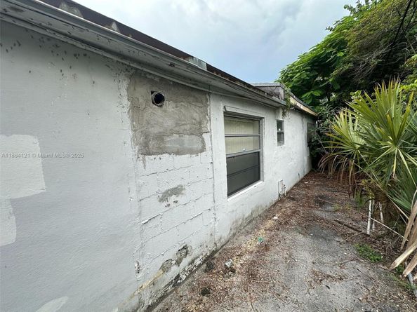 1499 SW 28th Way, Fort Lauderdale FL 33312