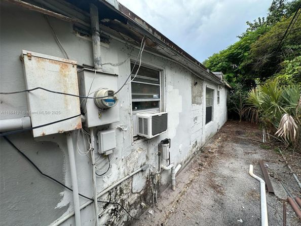 1499 SW 28th Way, Fort Lauderdale FL 33312