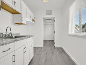 600 NW 25th Ct, Miami FL 33125