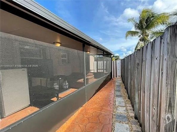 621 NE 61st St, Oakland Park FL 33334