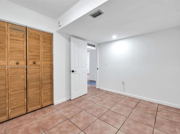 1770 NE 191st St 5081, Miami FL 33179