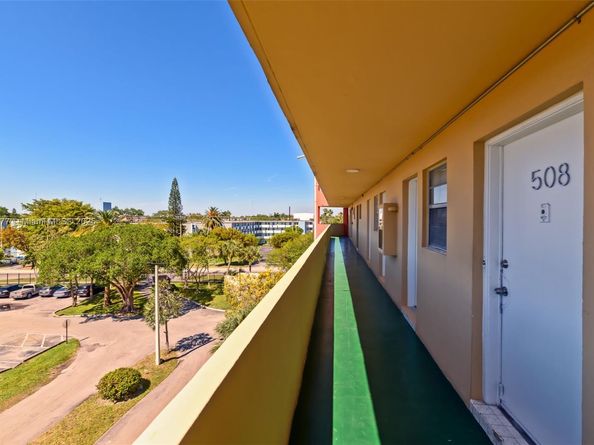 1770 NE 191st St 5081, Miami FL 33179