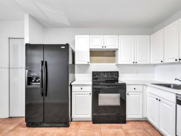1770 NE 191st St 5081, Miami FL 33179