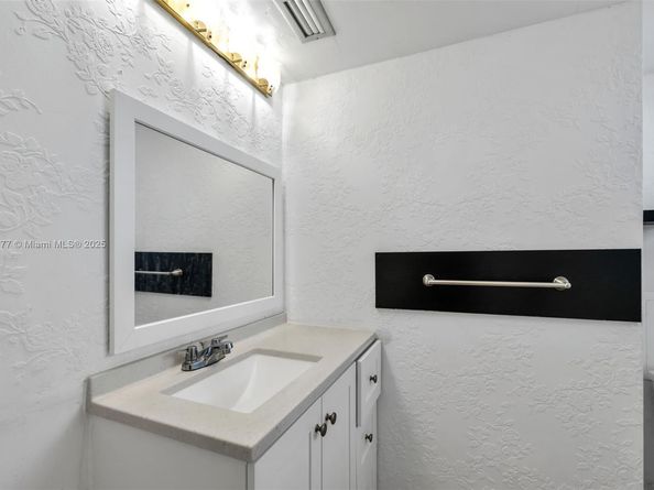 1770 NE 191st St 5081, Miami FL 33179