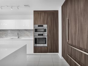 851 NE 1st Ave 2912, Miami FL 33132