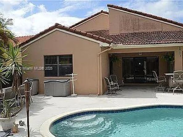 5920 York Ln, Davie FL 33331