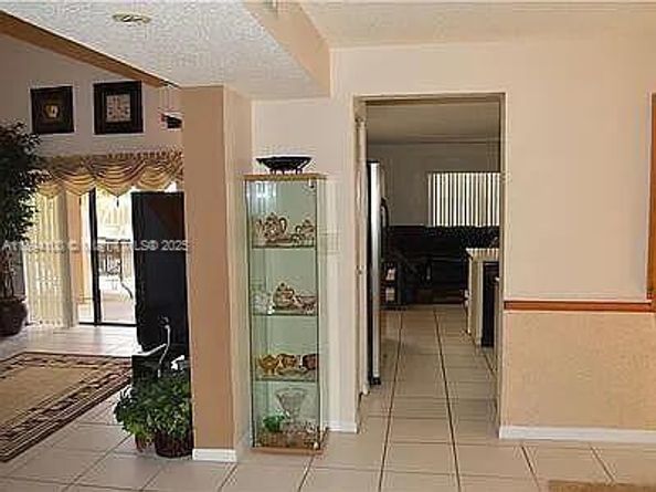 5920 York Ln, Davie FL 33331