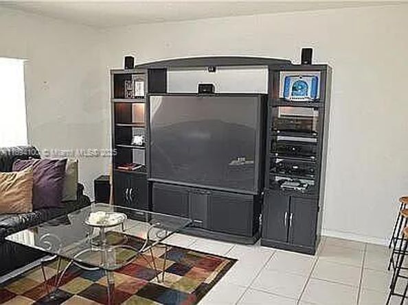 5920 York Ln, Davie FL 33331
