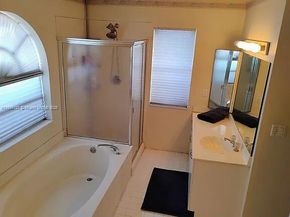 5920 York Ln, Davie FL 33331