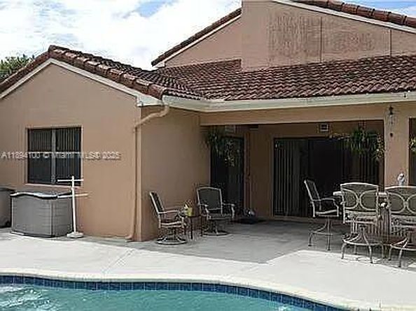 5920 York Ln, Davie FL 33331