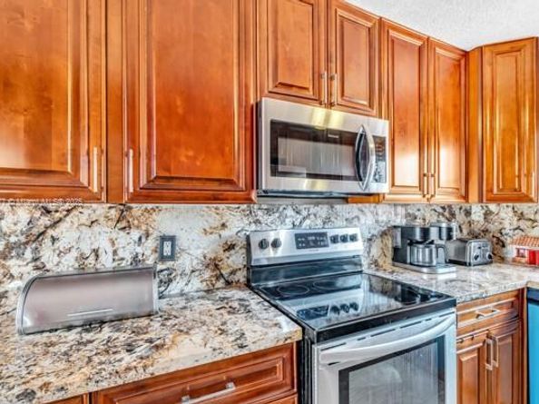 6326 NW 170 Ter, Hialeah FL 33015